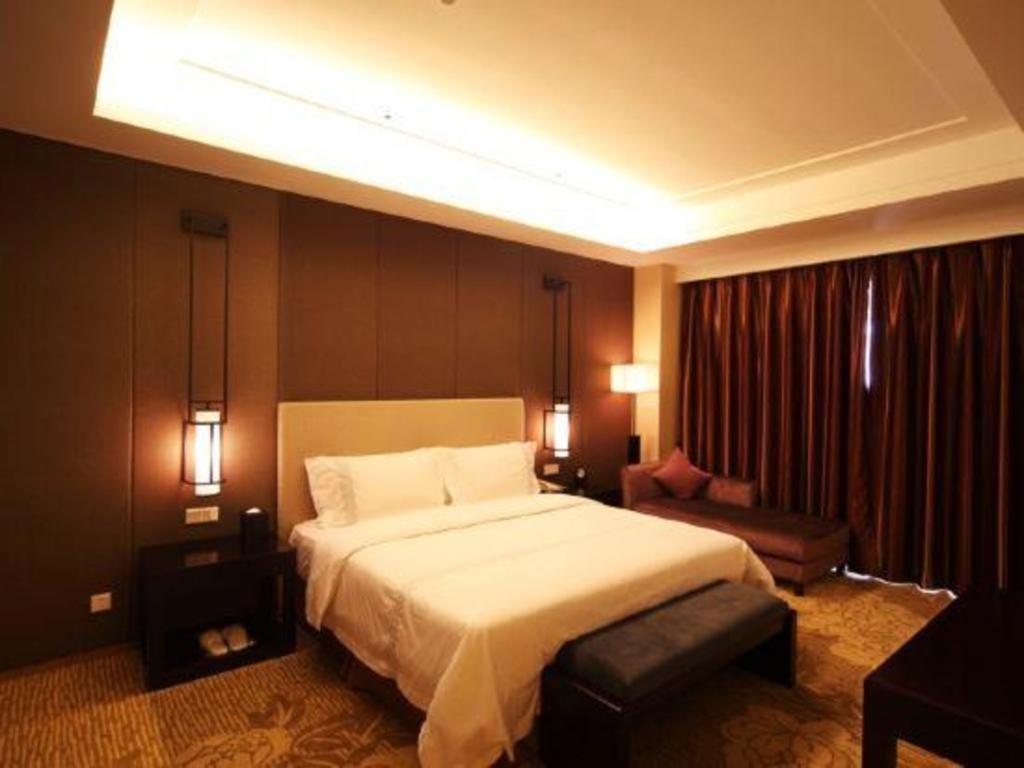 Hai-yang-hsien Haiyang Shenglong Jianguo Hotel מראה חיצוני תמונה