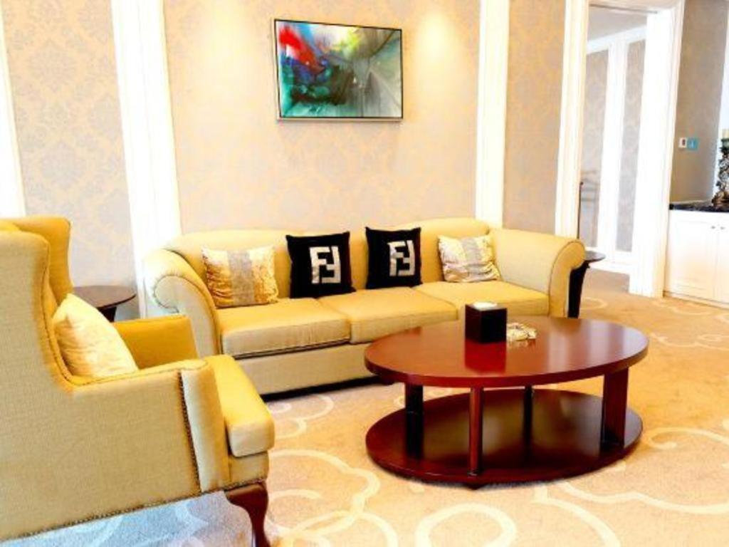 Hai-yang-hsien Haiyang Shenglong Jianguo Hotel מראה חיצוני תמונה