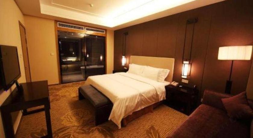 Hai-yang-hsien Haiyang Shenglong Jianguo Hotel מראה חיצוני תמונה